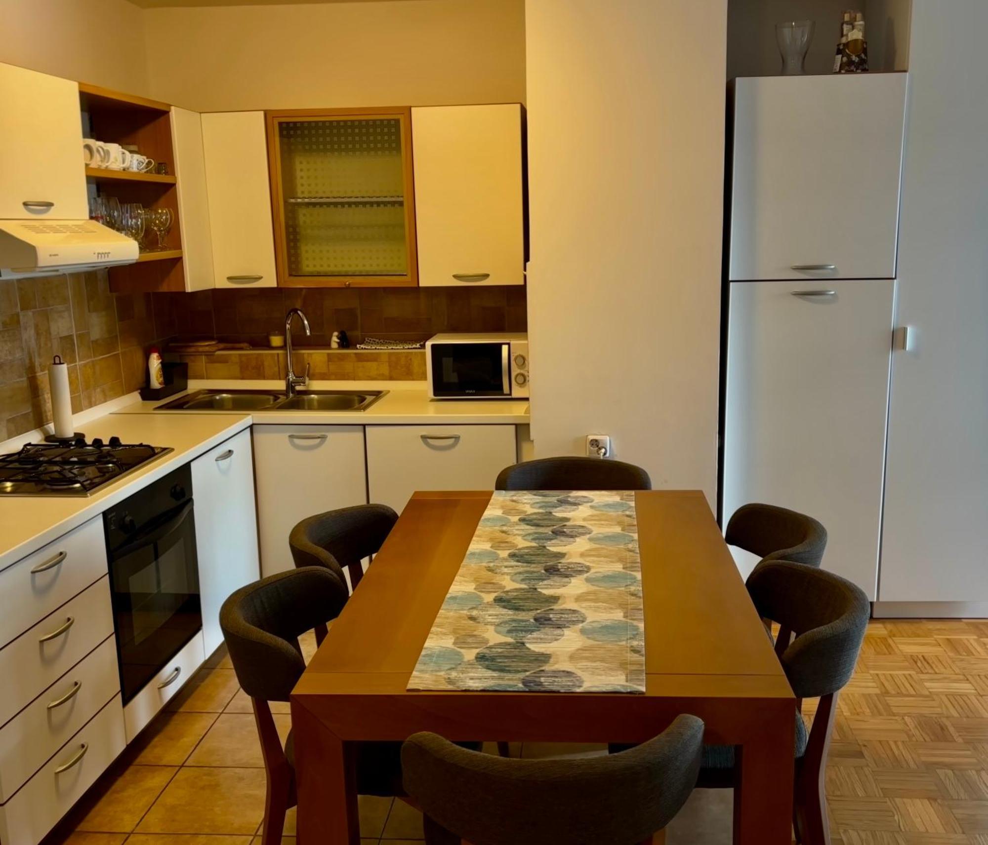 Apartment Eight8 *